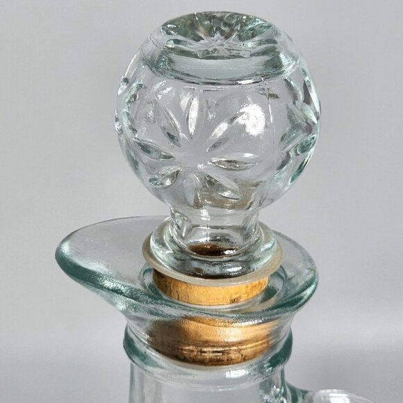 Starburst Daisy In Triangles Cut Glass Decanter With Stopper and Cork Vintage - Picture 11 of 11
